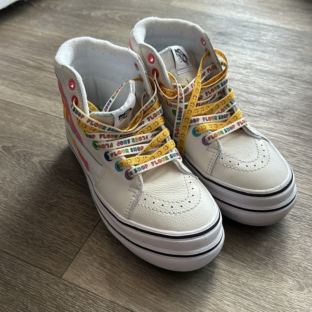 Vans Comfy Cush Flour Shop Collab White / Rainbow / Smile Sk8-hi Leather